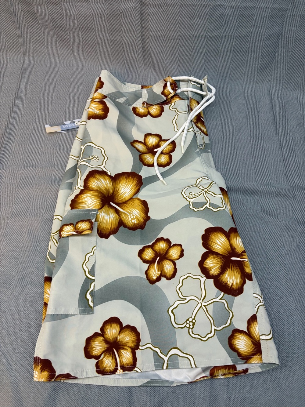 NWT Hawaiian performance surfwear men’s size 36 Hawaiian print shorts